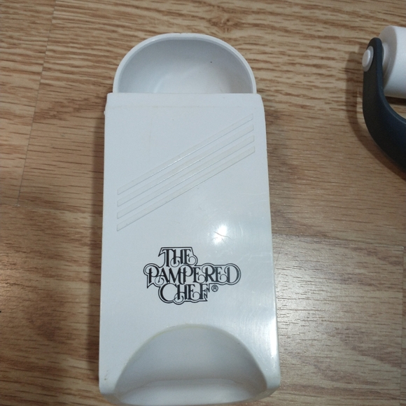 Pampered Chef Double Ended Bakers Pastry Roller, Adjustable Measuring Spoon - Picture 7 of 16